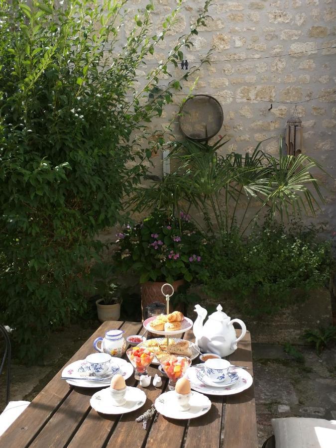 Quai Des Fleurs Bed and Breakfast Saint-Savinien Eksteriør billede